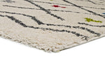 Рошав килим с етнически десен