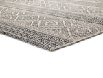 Ethnic rug with geometrics motifs