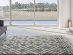 Рошав килим с етнически десен