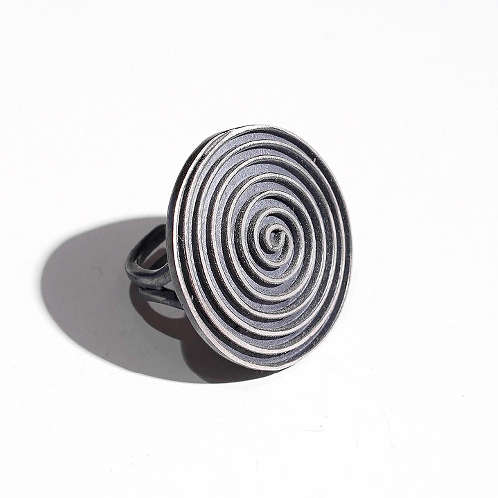 Trendy silver ring with spiral