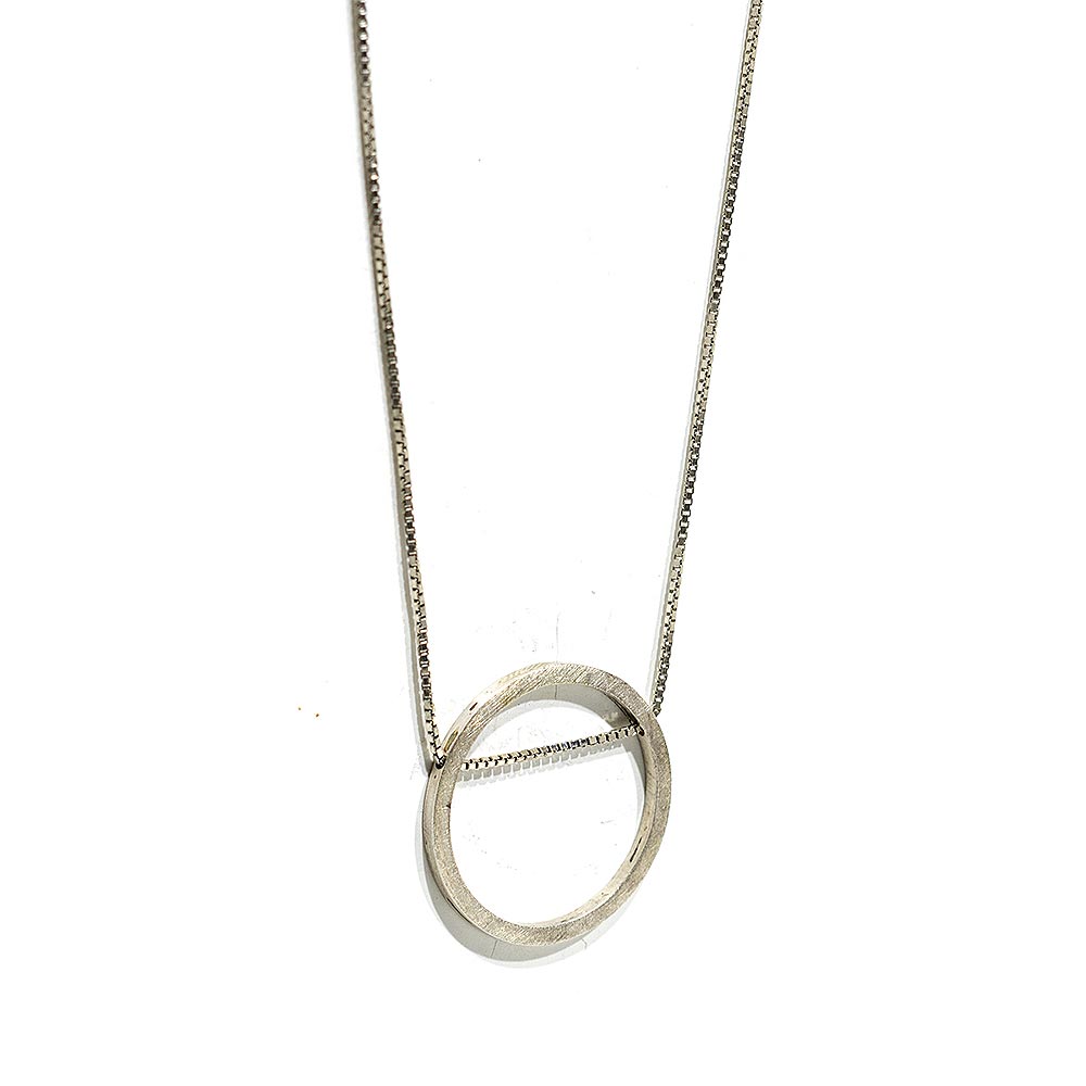 Trendy necklace with geometric detail ring